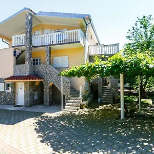 Apartment Posavec, Pinezići